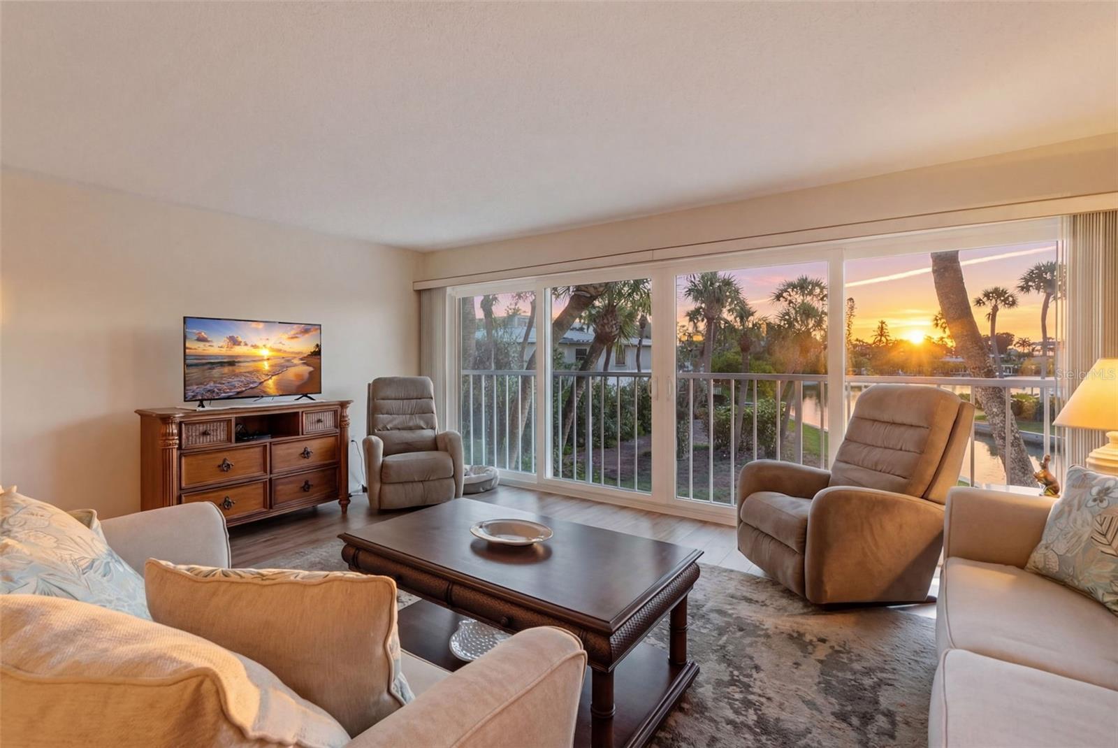 WHITNEY BEACH - Residential