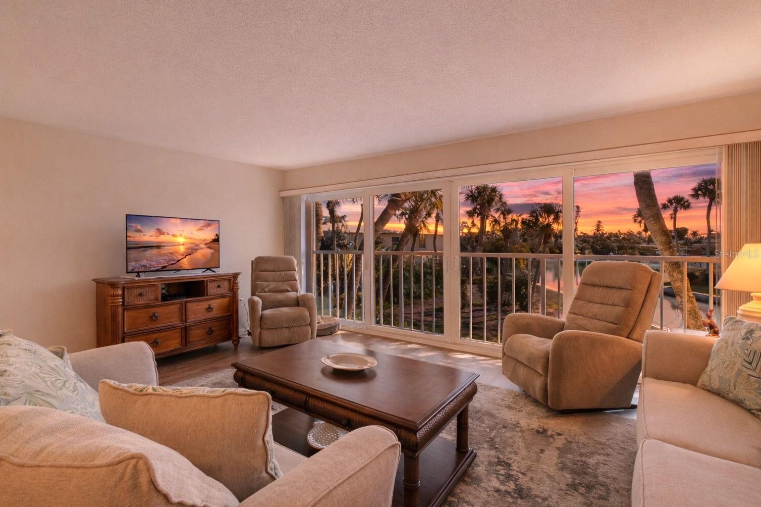 WHITNEY BEACH - Residential