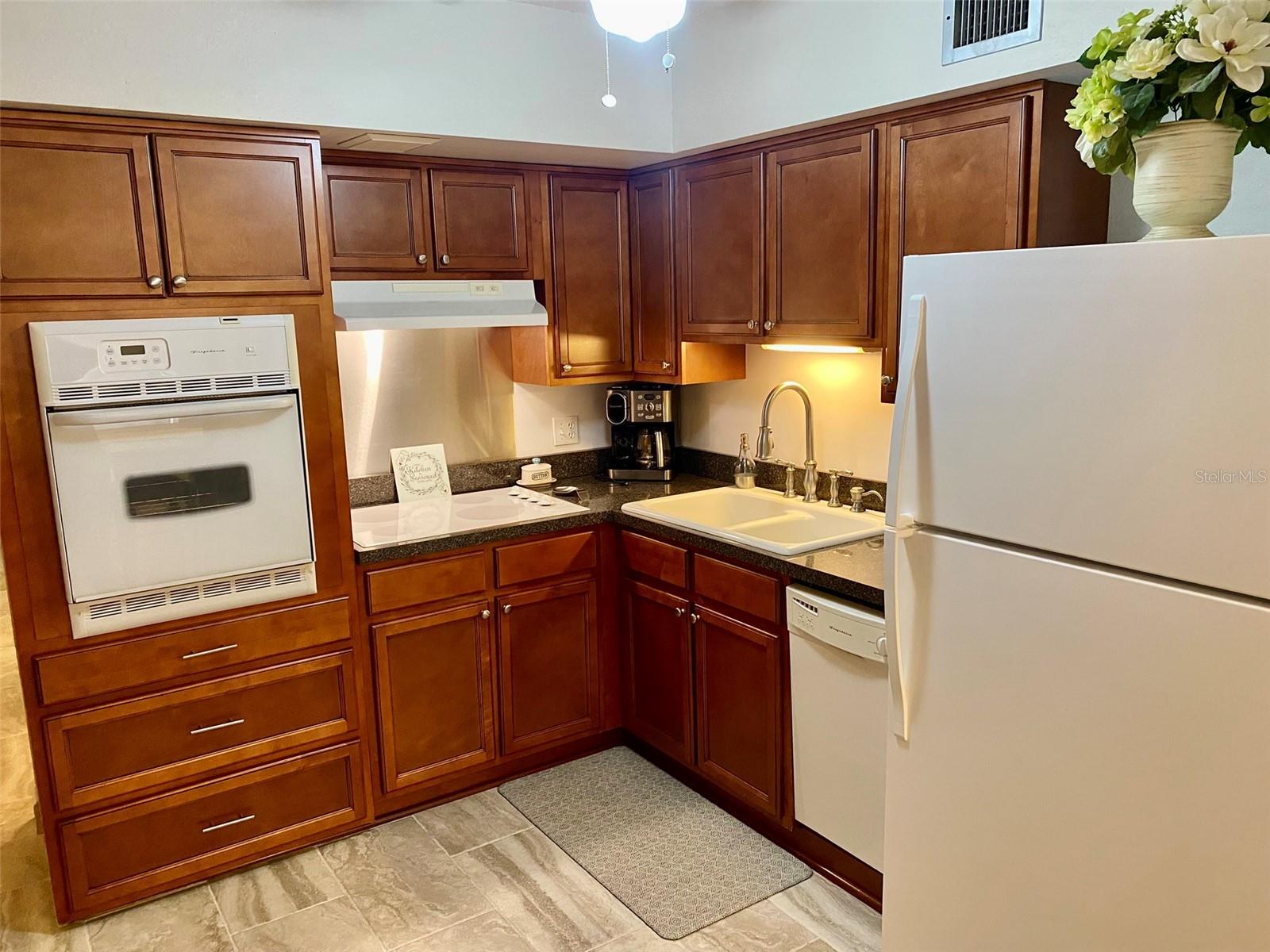 ON TOP OF THE WORLD - Residential