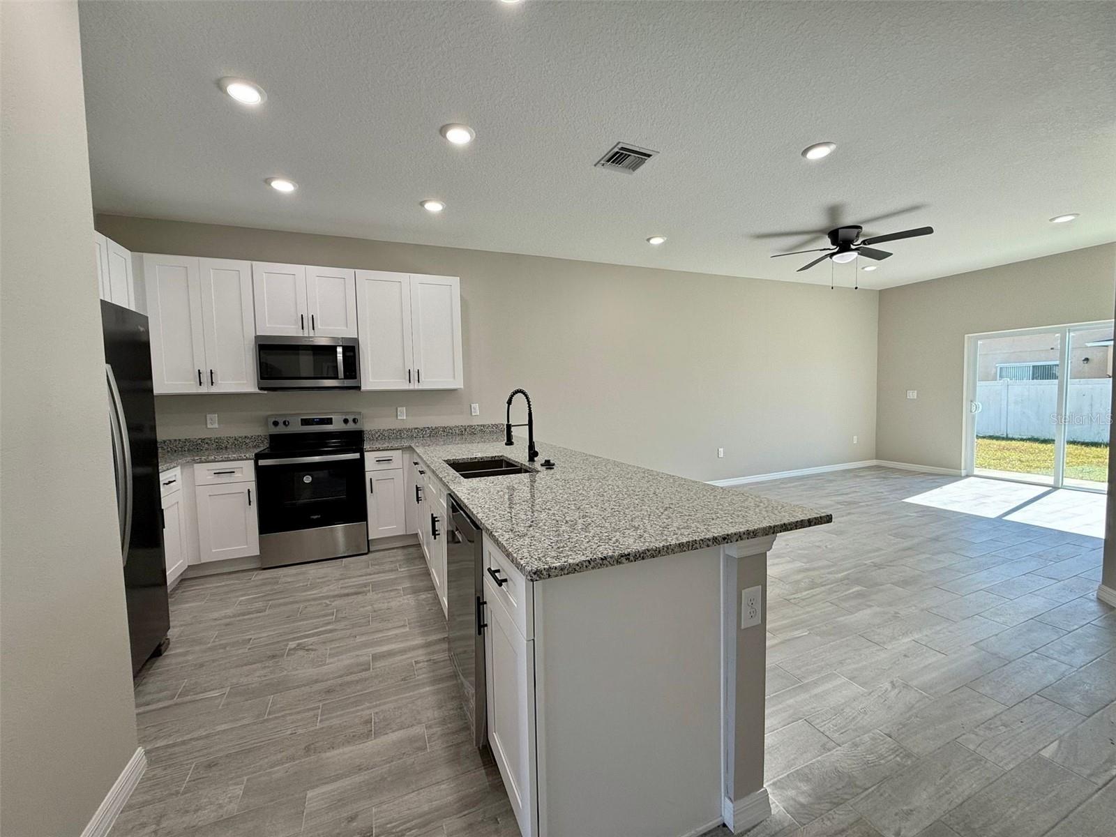 POINCIANA SUBDIVISION NBRHD 3 VIL 3 - Residential Lease