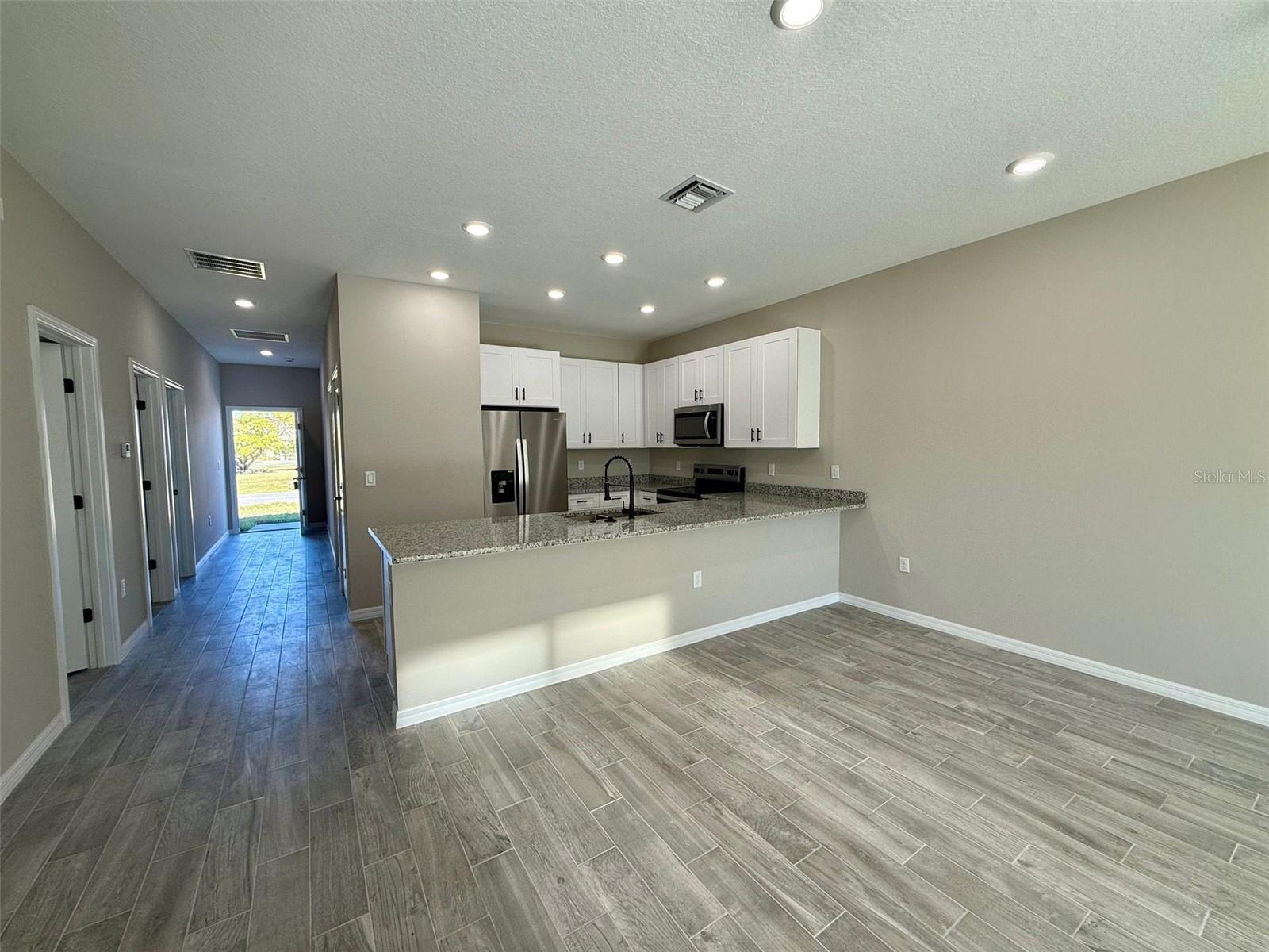 POINCIANA SUBDIVISION NBRHD 3 VIL 3 - Residential Lease