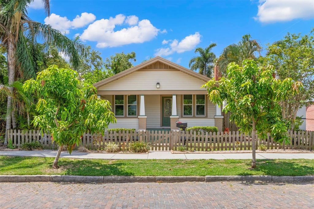 Photo of 1530 21st Avenue N, St Petersburg, FL 33704 (MLS # TB8440241)
