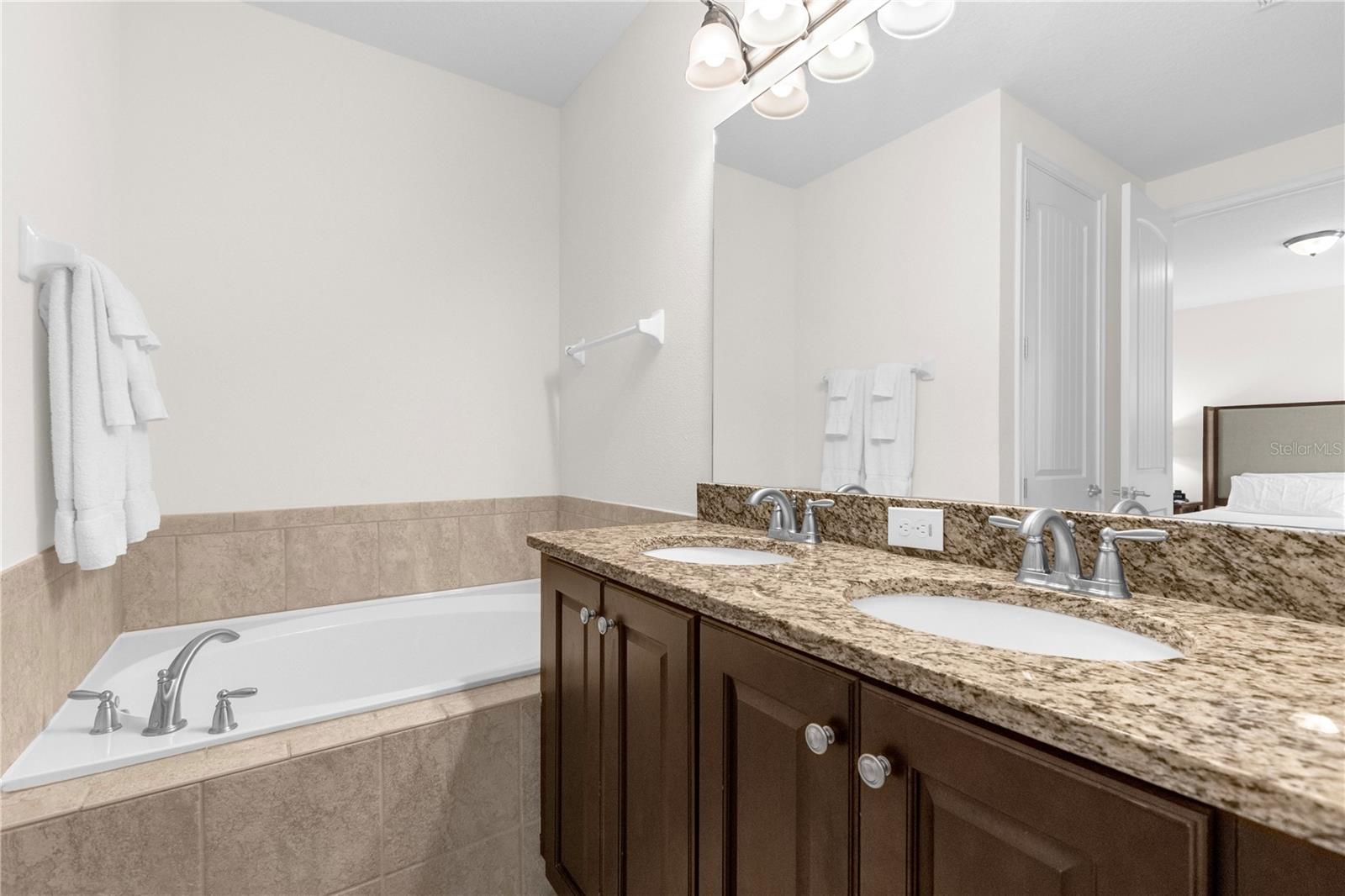 REUNION WEST PH 1 WEST & AMENT CTR RPLT - Residential