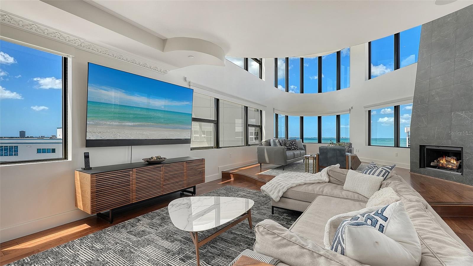 128 GOLDEN GATE POINT 901B