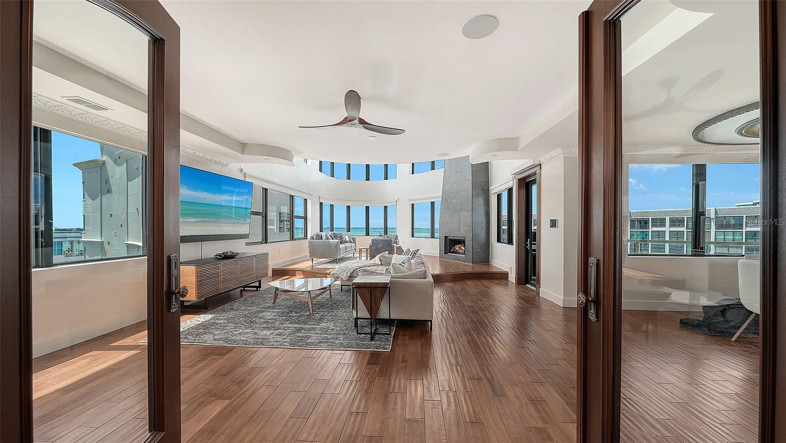 128 GOLDEN GATE POINT 901B