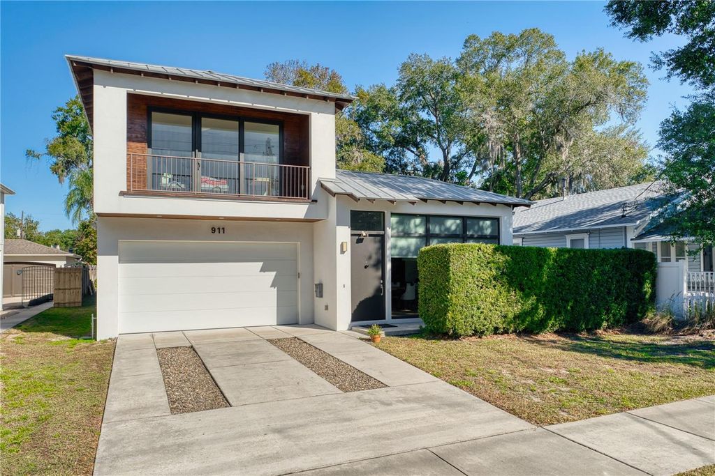 Photo of 911 Golfview Street, Orlando, FL 32804 (MLS # O6375642)