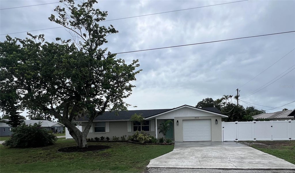 Photo of 5270 Citadel Road, Venice, FL 34293 (MLS # A4701553)