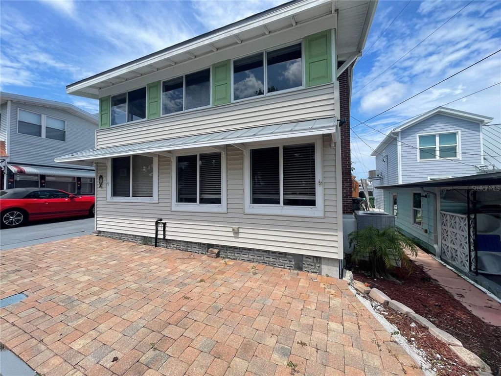 Photo of 12 Plaza Street E, Bradenton, FL 34208 (MLS # TB8420447)
