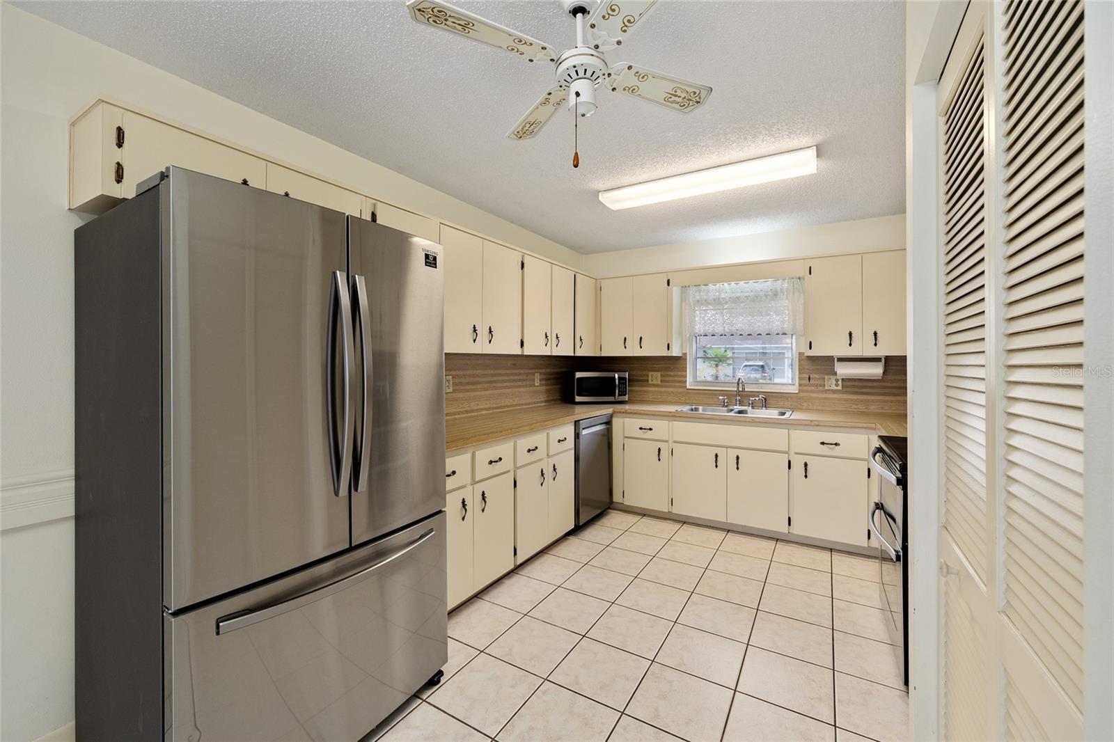 CIRCLE SQUARE WOODS - Residential