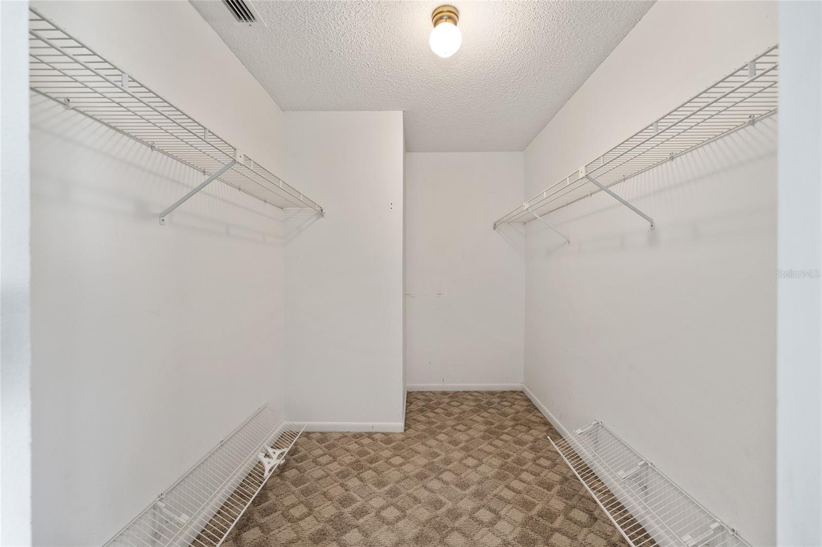 CIRCLE SQUARE WOODS - Residential