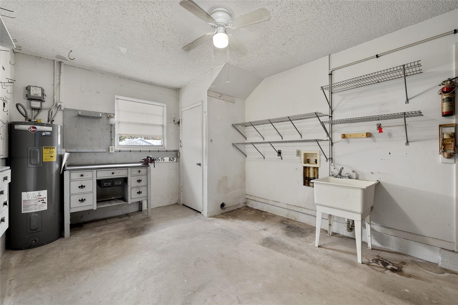 CIRCLE SQUARE WOODS - Residential