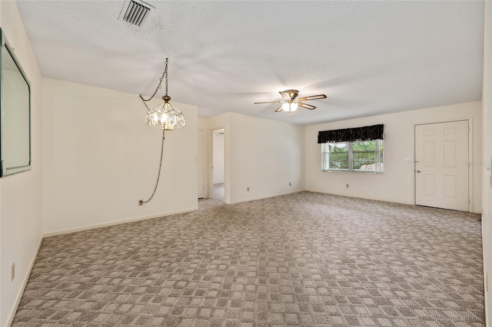 CIRCLE SQUARE WOODS - Residential