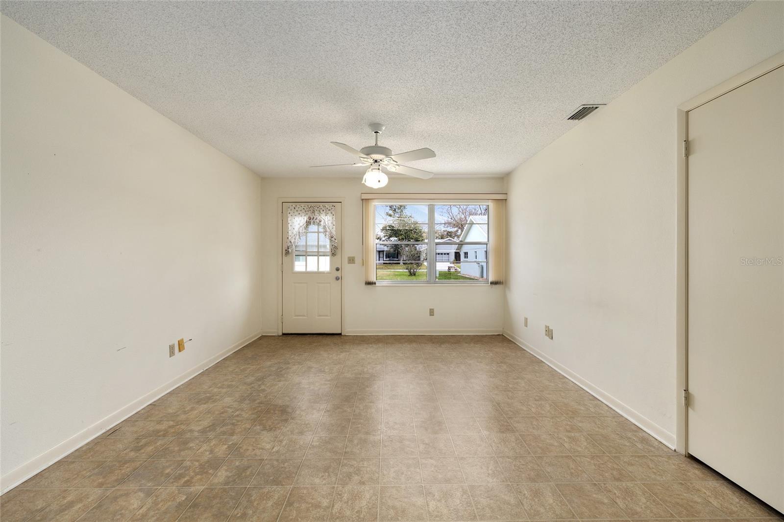 CIRCLE SQUARE WOODS - Residential