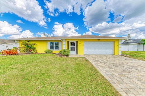 Photo of 7309 Meadowbrook Drive, Sarasota, FL 34243 (MLS # A4685102)