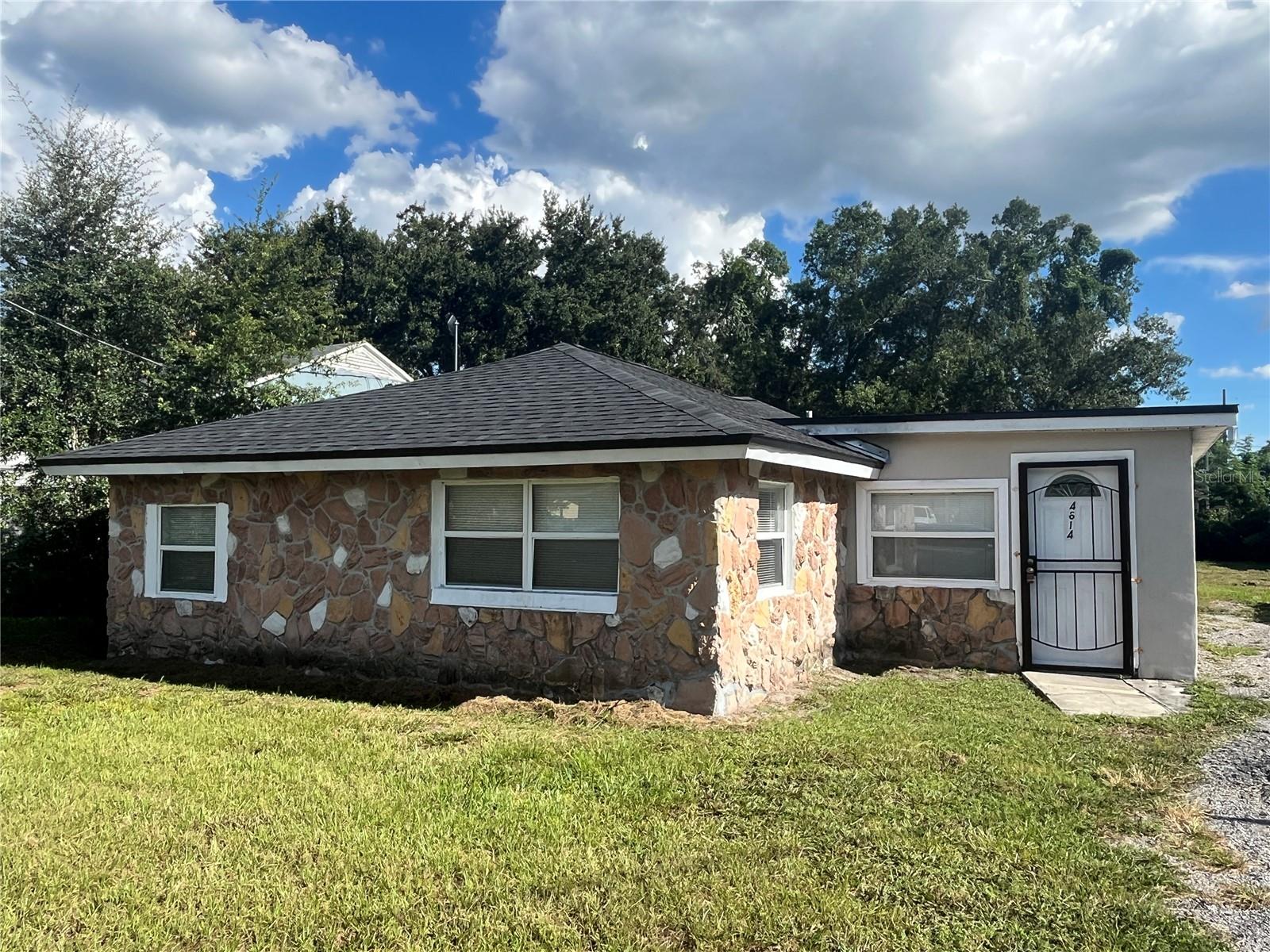 ASK ABOUT OUR MOVE IN SPECIAL !
Enjoy spacious living in this 3-bedroom gem featuring a combined kitchen and dining area—perfect for everyday meals or entertaining. The home has tile flooring throughout. Conveniently located near Orlando’s vibrant downtown and scenic parks, this home offers the ideal blend of comfort and accessibility.