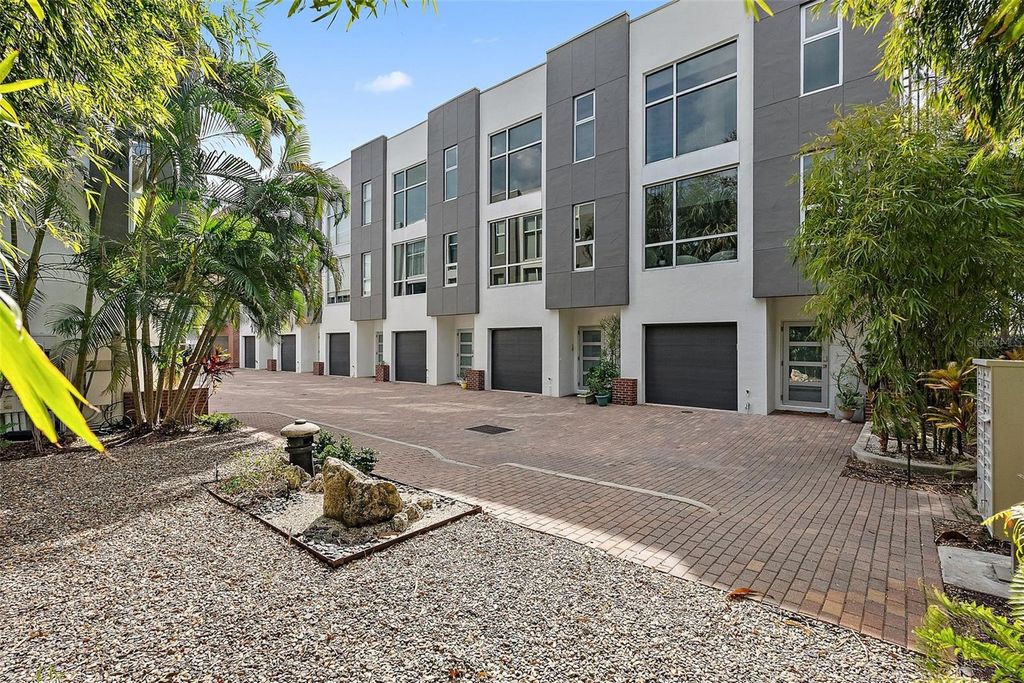 Photo of 325 5th Avenue S #10, St Petersburg, FL 33701 (MLS # TB8484527)