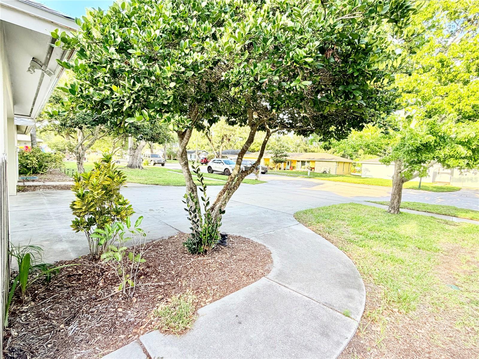 1880 OAK FOREST DRIVE E