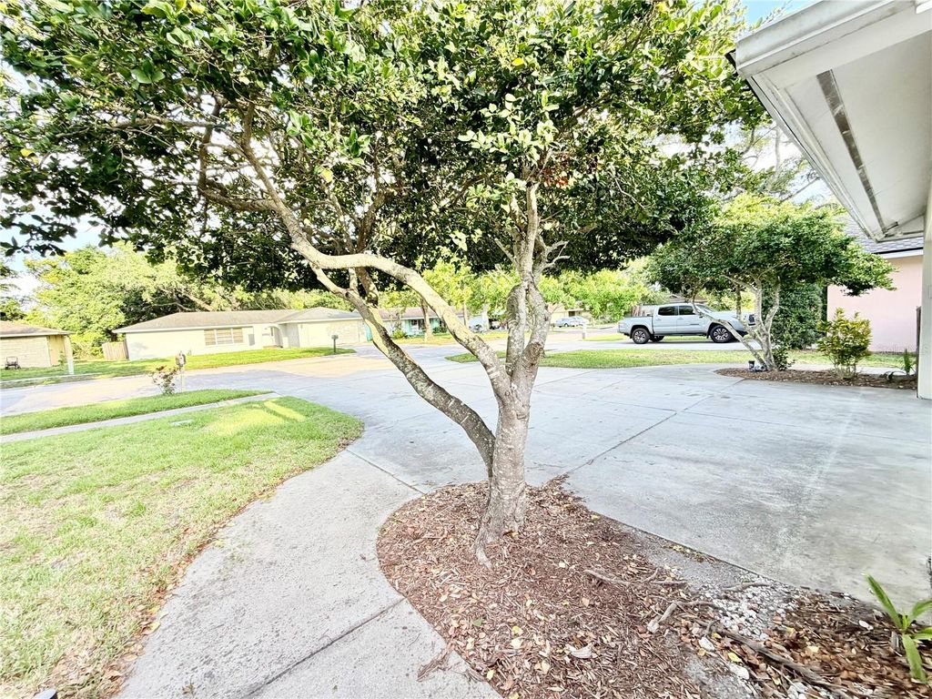 Photo of 1880 Oak Forest Drive E, Clearwater, FL 33759 (MLS # TB8497885)