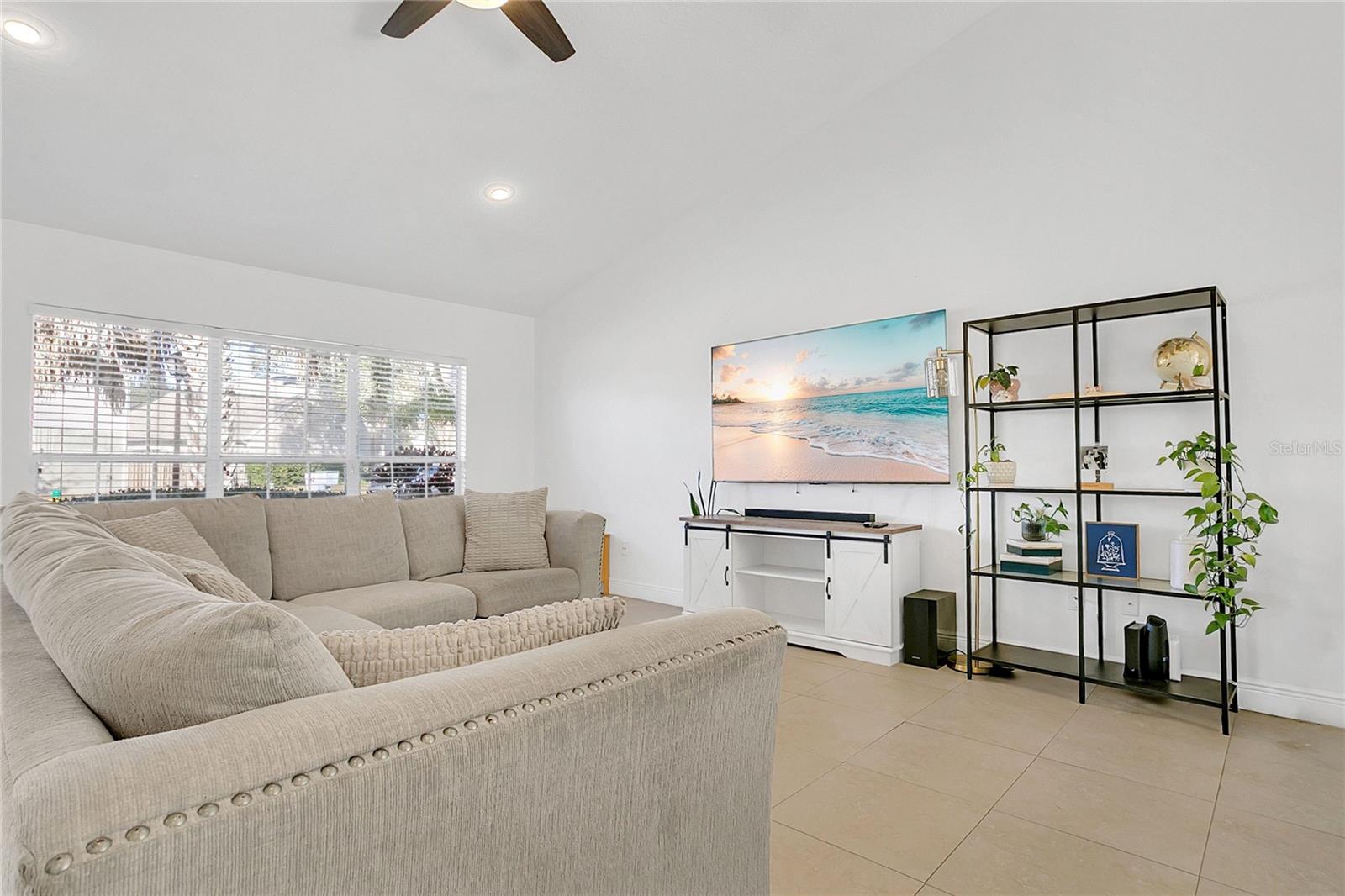 964 W CHARING CROSS CIRCLE