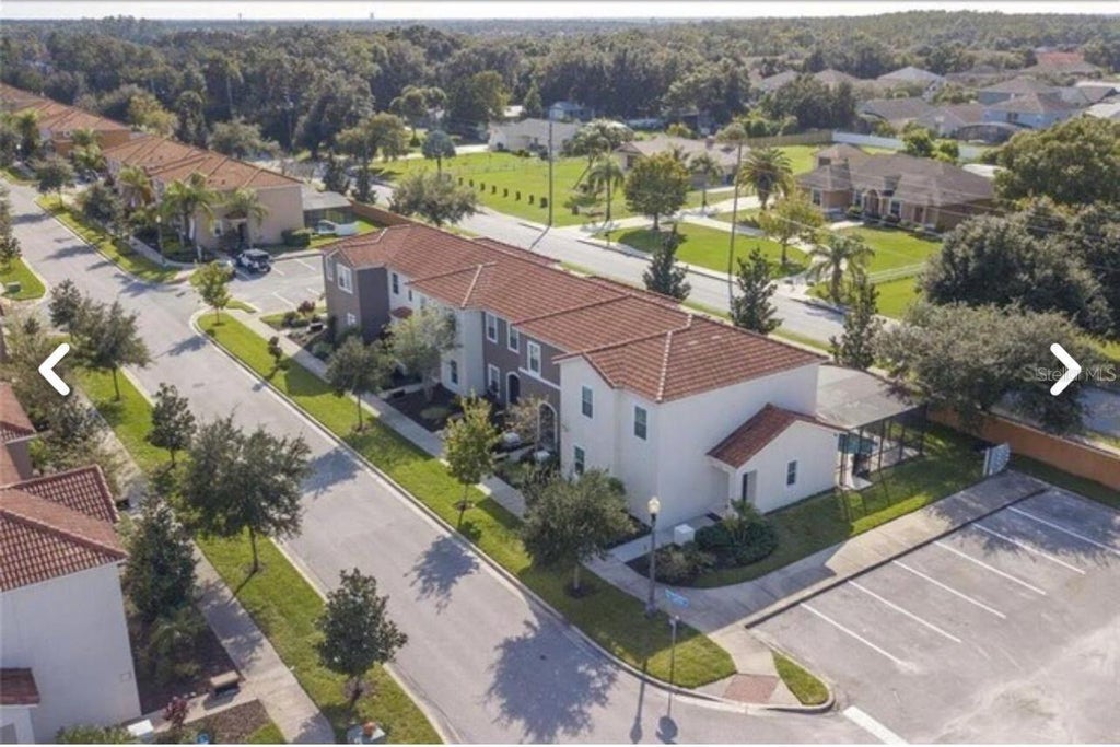 Photo of 1050 Las Fuentes Drive, Kissimmee, FL 34746 (MLS # O6432586)