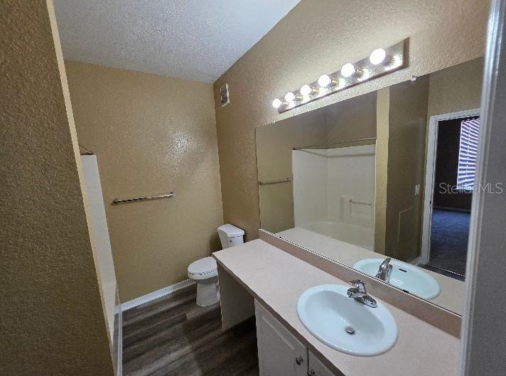 CRESCENT PLACE AT LAKE LOTUS CONDO - Residential Lease