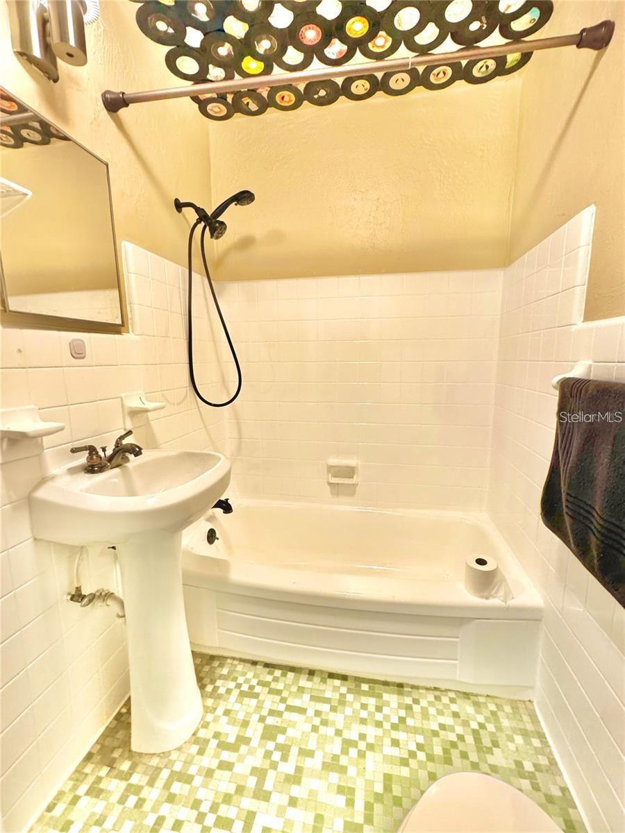 WAVE THE CONDO - Residential Lease