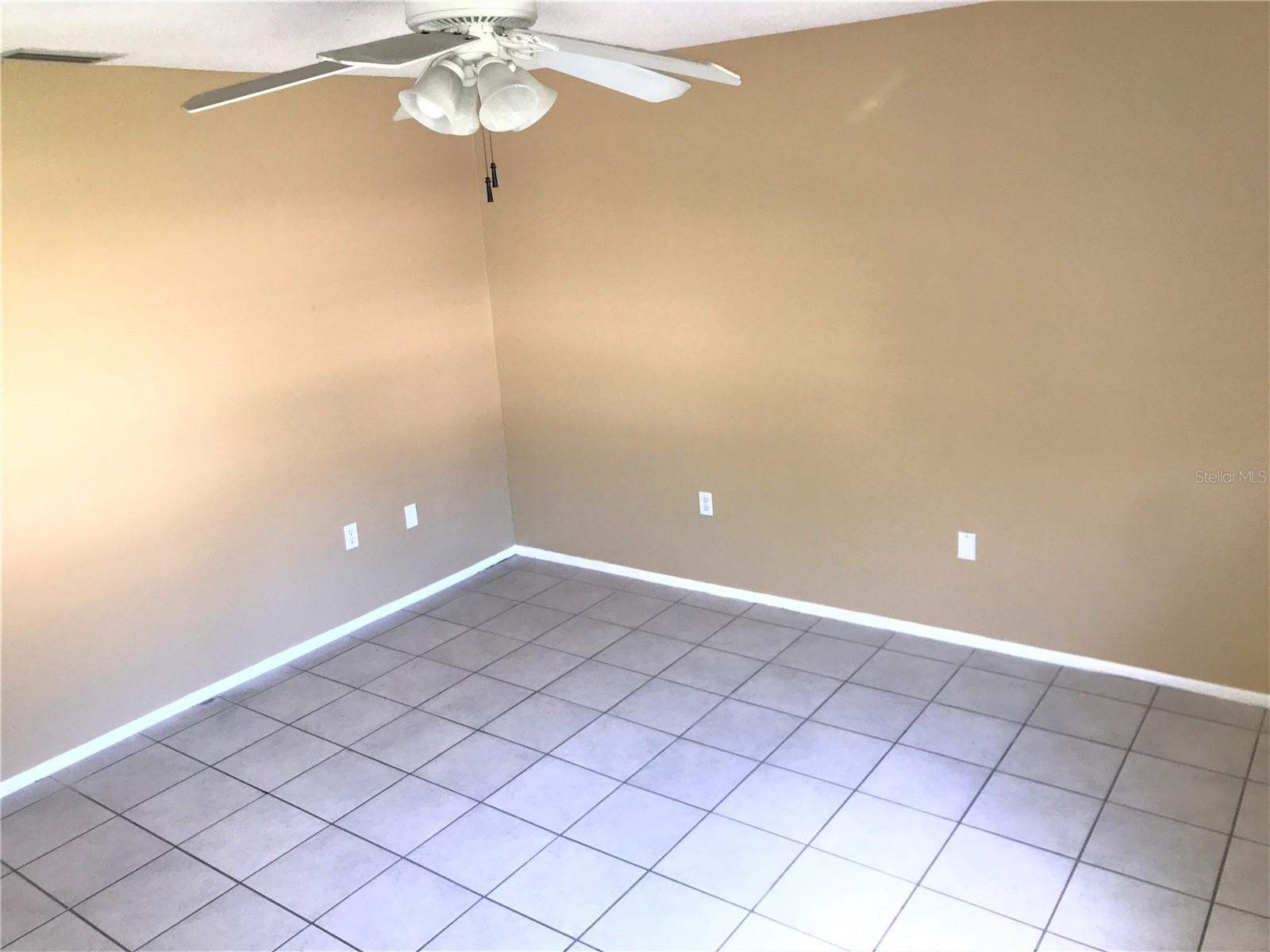 ACREAGE - Residential Lease