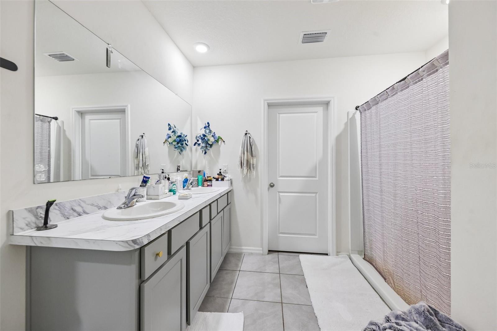 LAKE DIAMOND NORTH - Residential