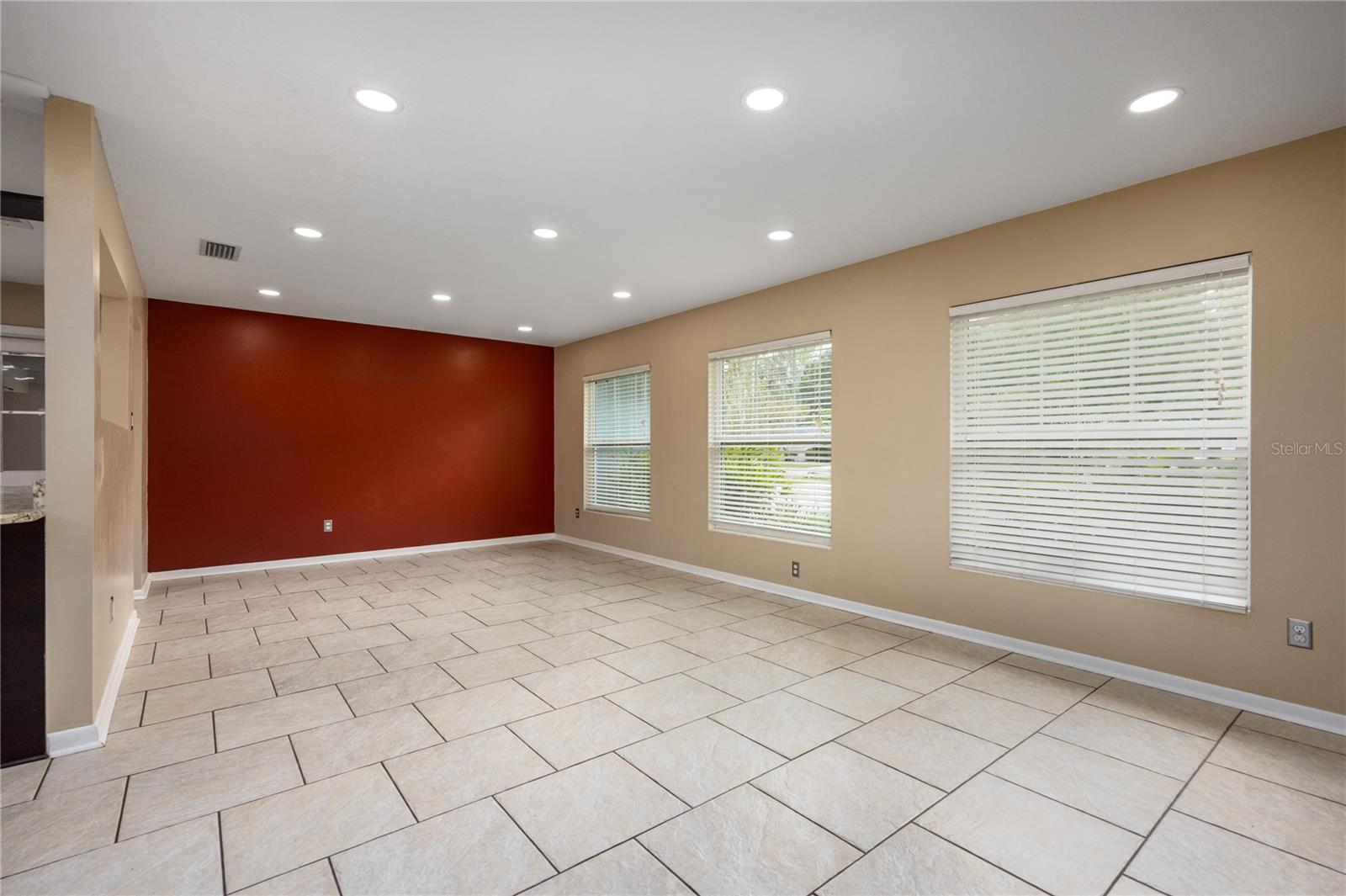 COUNTRY CLUB ESTATE MCINTOSH GRT - Residential