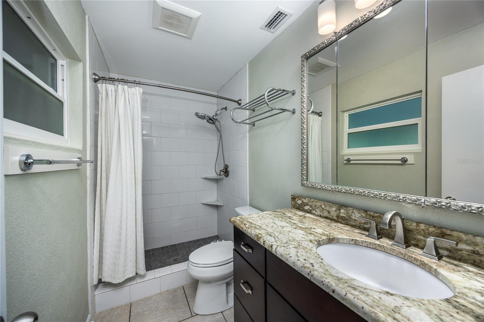 COUNTRY CLUB ESTATE MCINTOSH GRT - Residential