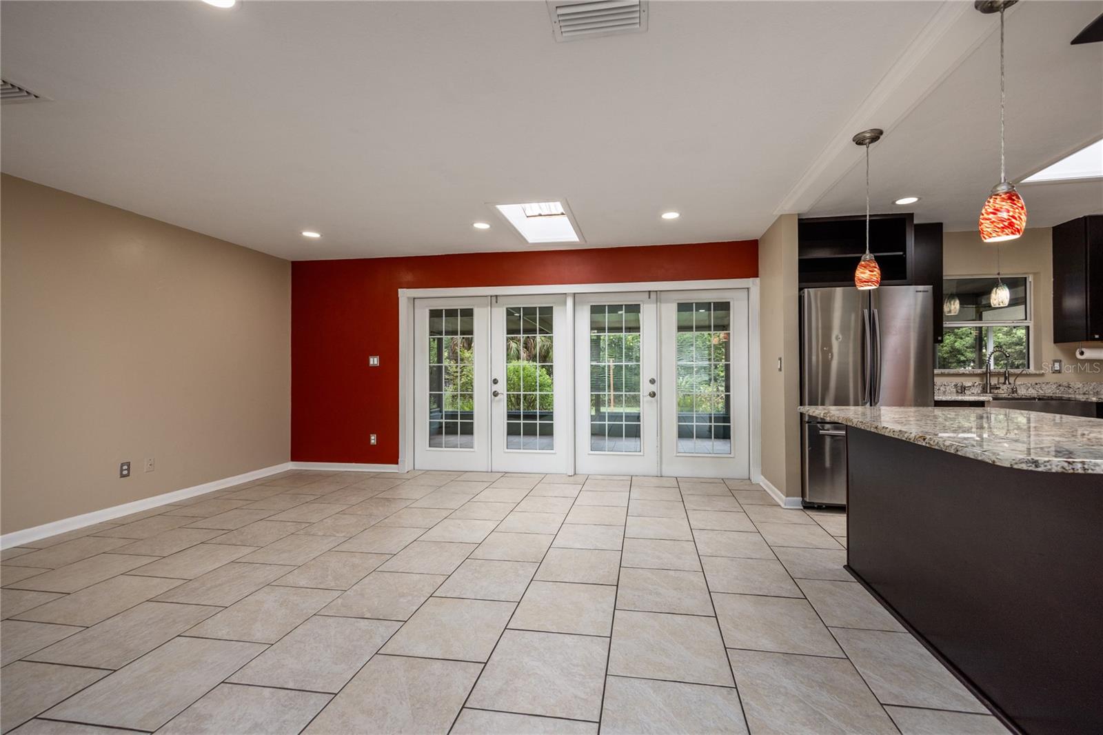 COUNTRY CLUB ESTATE MCINTOSH GRT - Residential