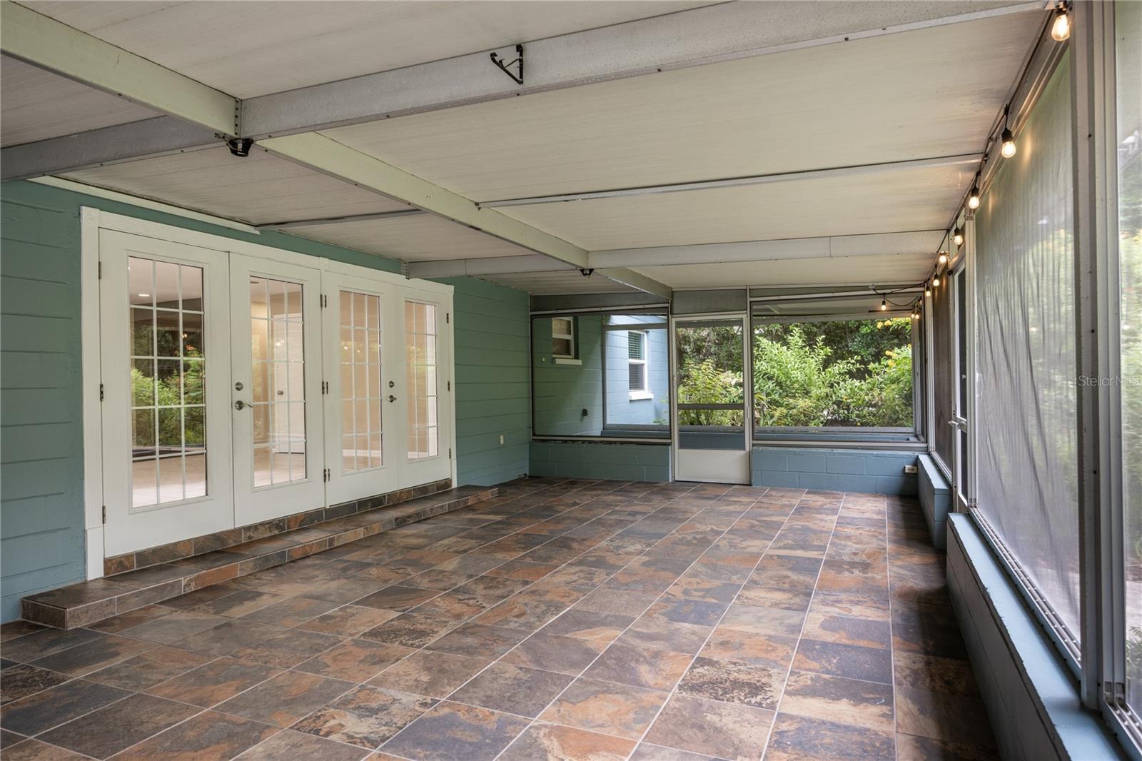 COUNTRY CLUB ESTATE MCINTOSH GRT - Residential