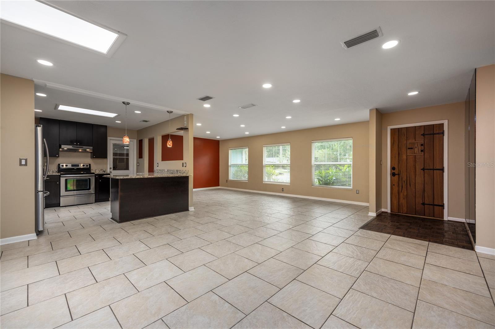 COUNTRY CLUB ESTATE MCINTOSH GRT - Residential