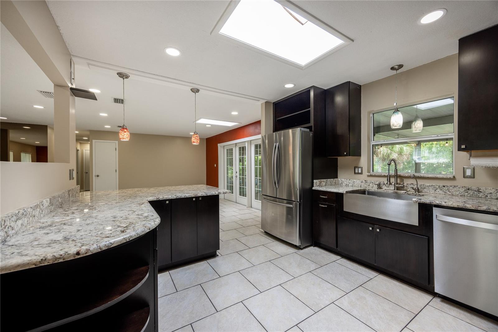 COUNTRY CLUB ESTATE MCINTOSH GRT - Residential