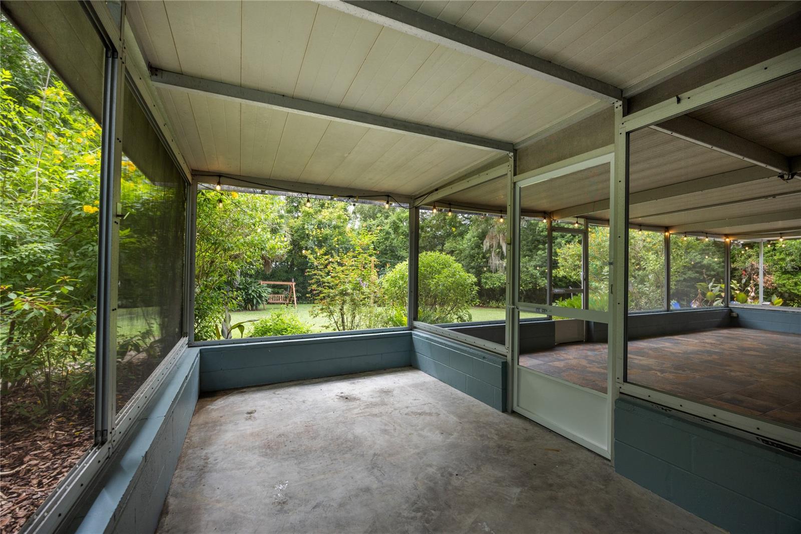 COUNTRY CLUB ESTATE MCINTOSH GRT - Residential