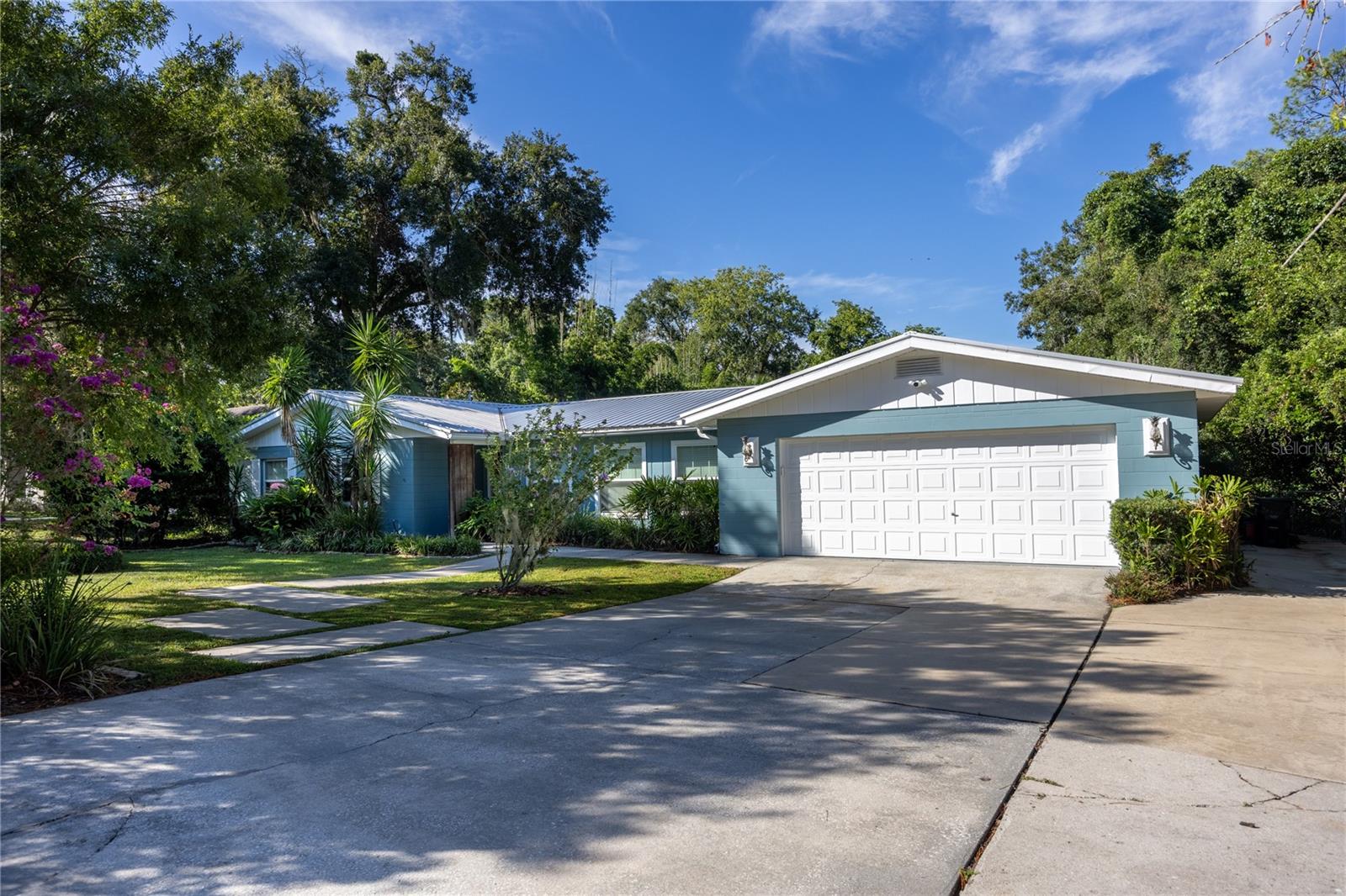 COUNTRY CLUB ESTATE MCINTOSH GRT - Residential