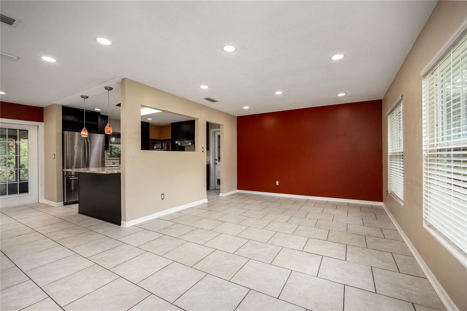 COUNTRY CLUB ESTATE MCINTOSH GRT - Residential