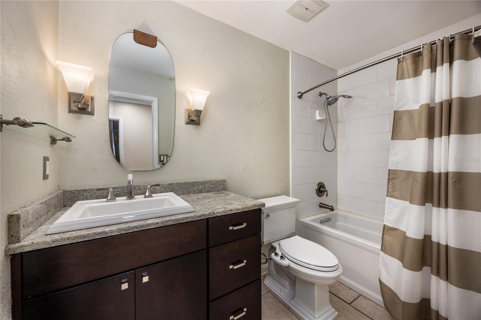 COUNTRY CLUB ESTATE MCINTOSH GRT - Residential