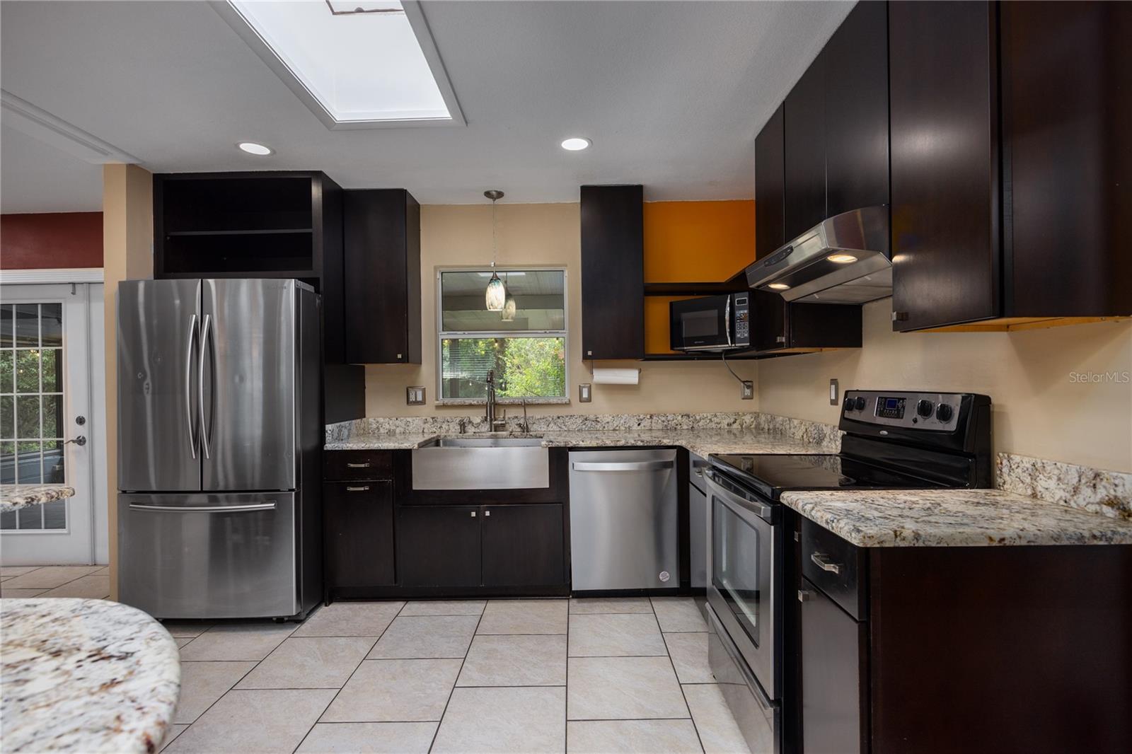 COUNTRY CLUB ESTATE MCINTOSH GRT - Residential
