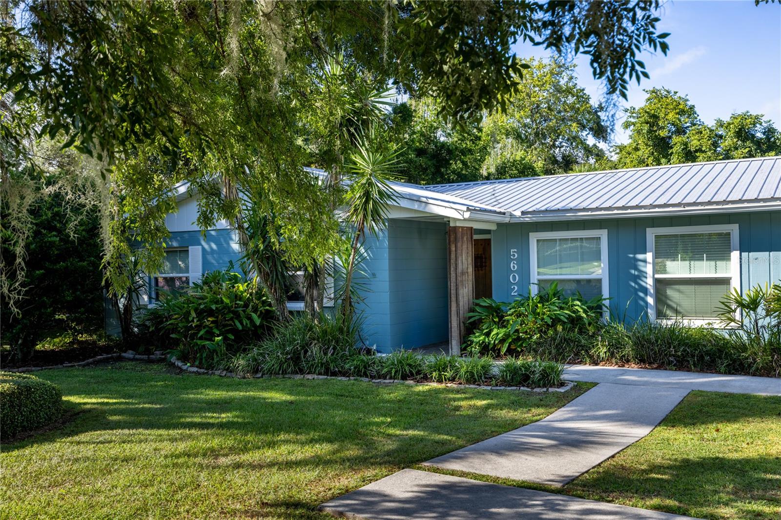 COUNTRY CLUB ESTATE MCINTOSH GRT - Residential