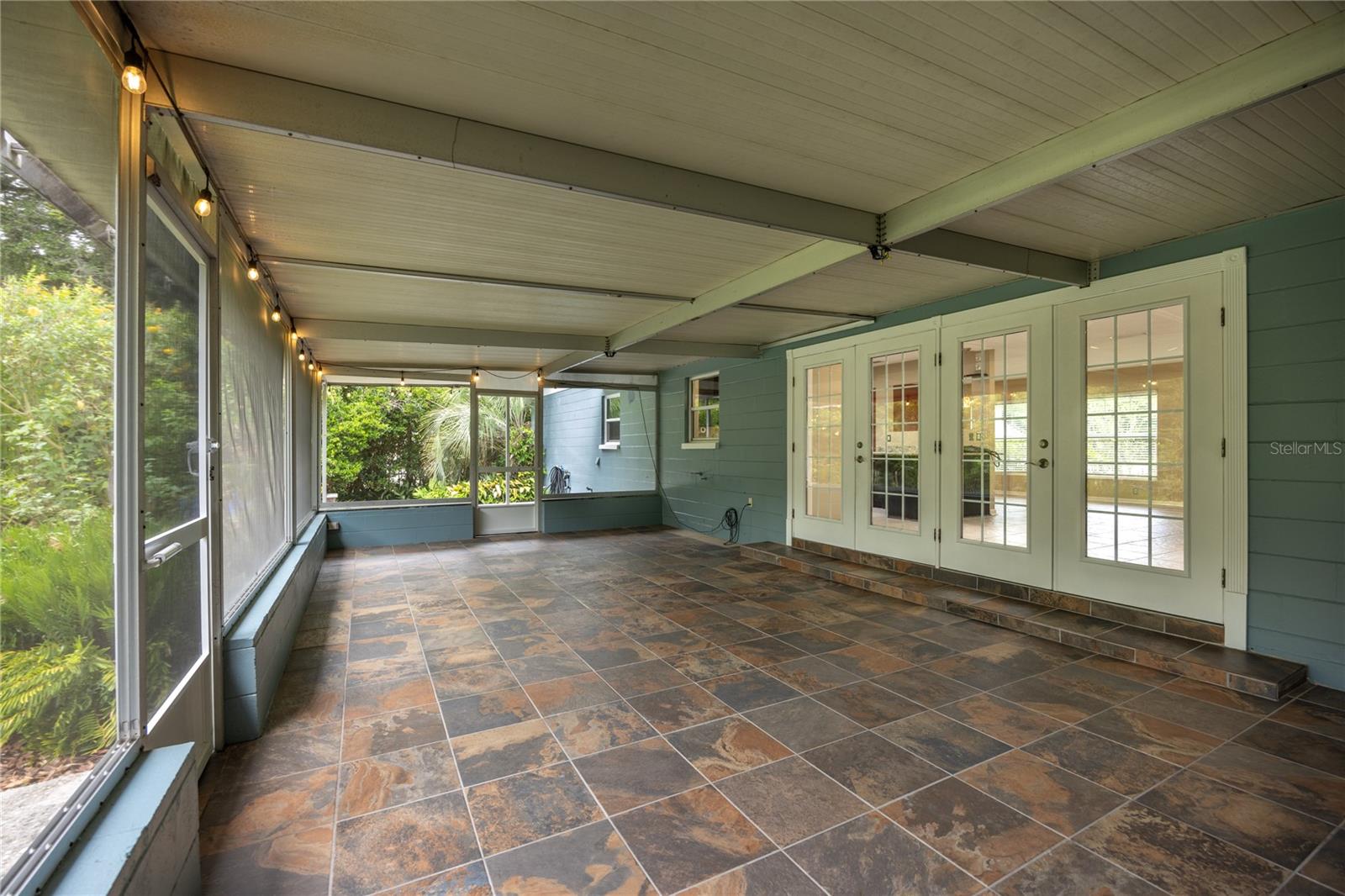 COUNTRY CLUB ESTATE MCINTOSH GRT - Residential