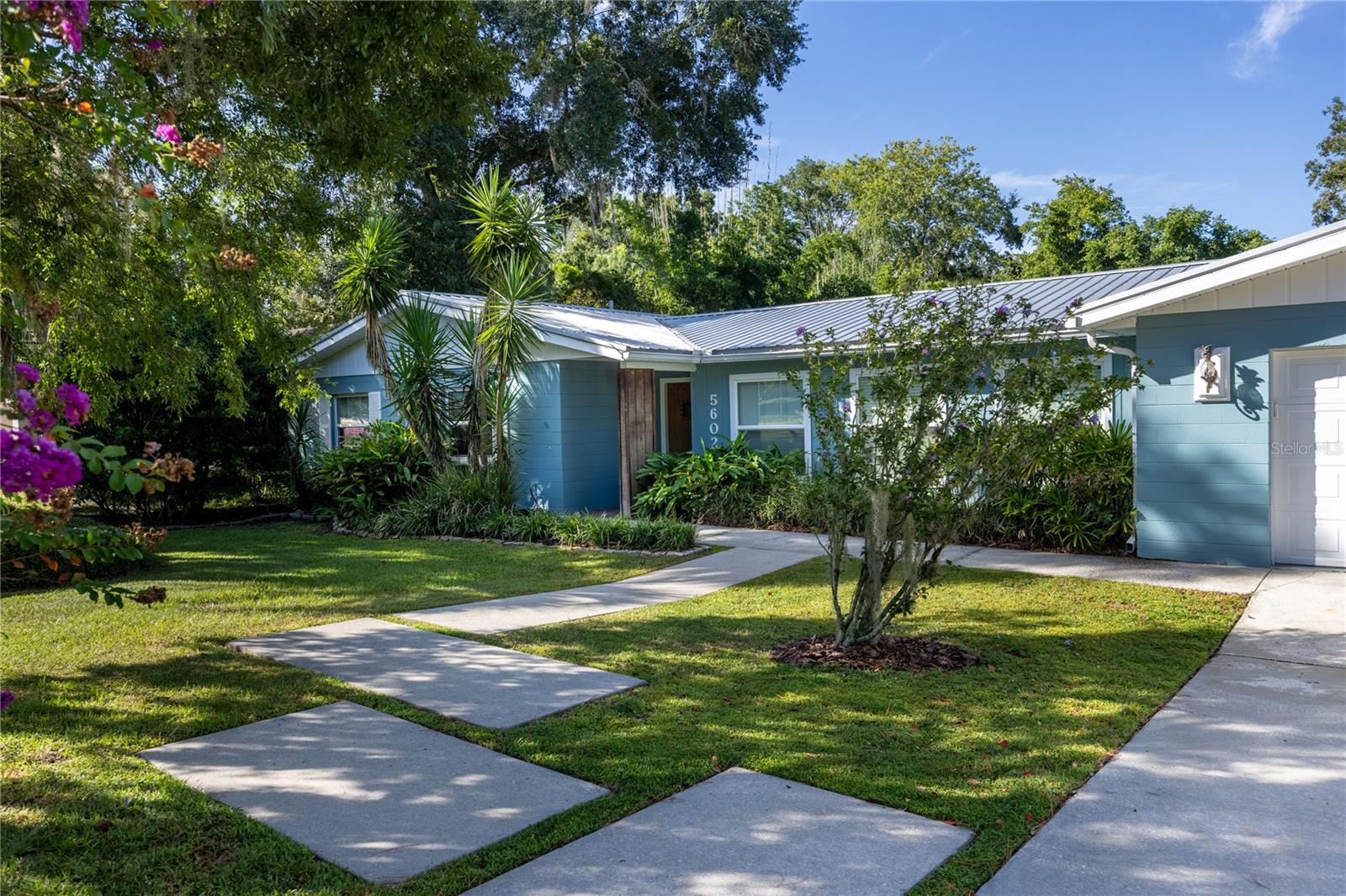 COUNTRY CLUB ESTATE MCINTOSH GRT - Residential