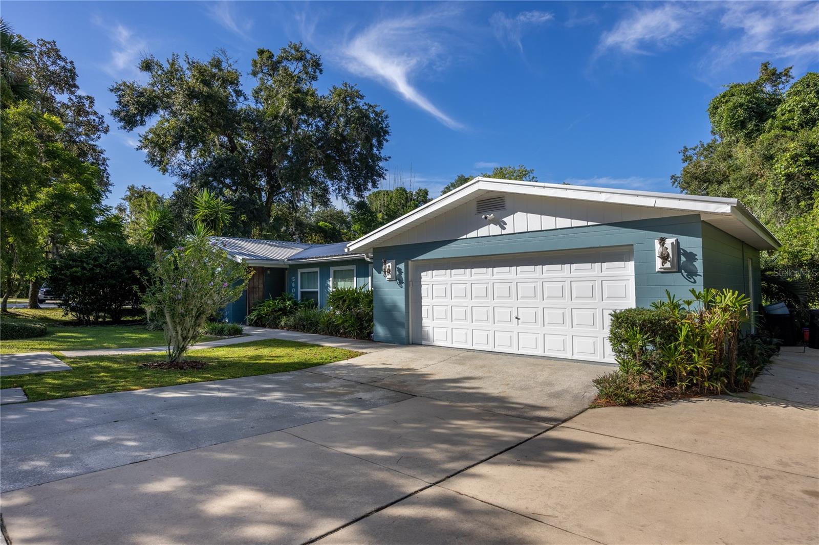 COUNTRY CLUB ESTATE MCINTOSH GRT - Residential
