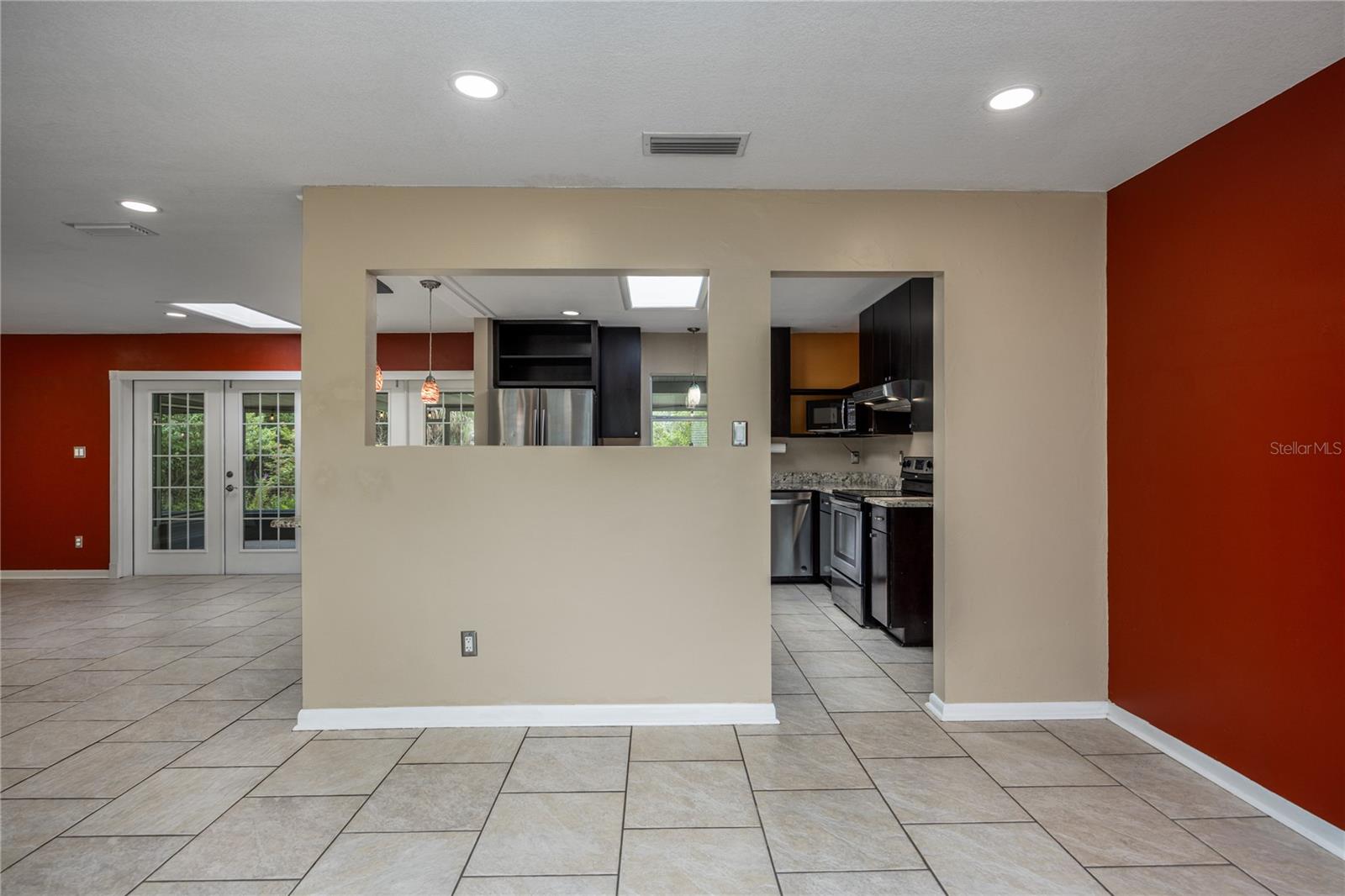 COUNTRY CLUB ESTATE MCINTOSH GRT - Residential