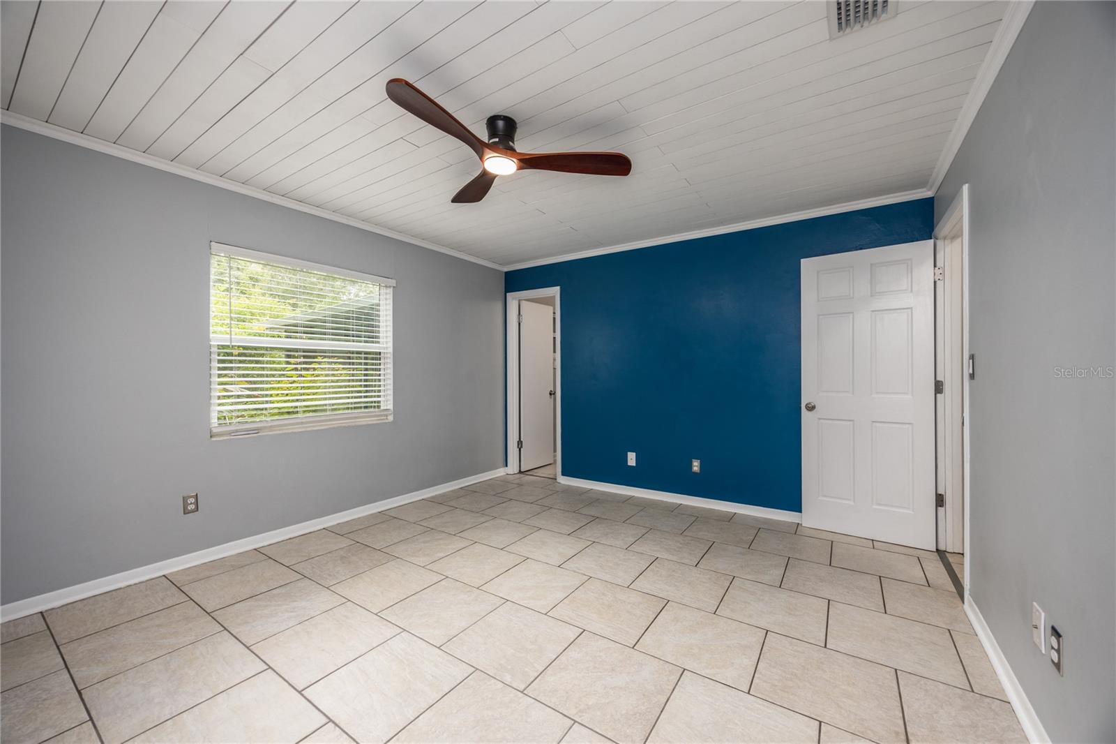 COUNTRY CLUB ESTATE MCINTOSH GRT - Residential