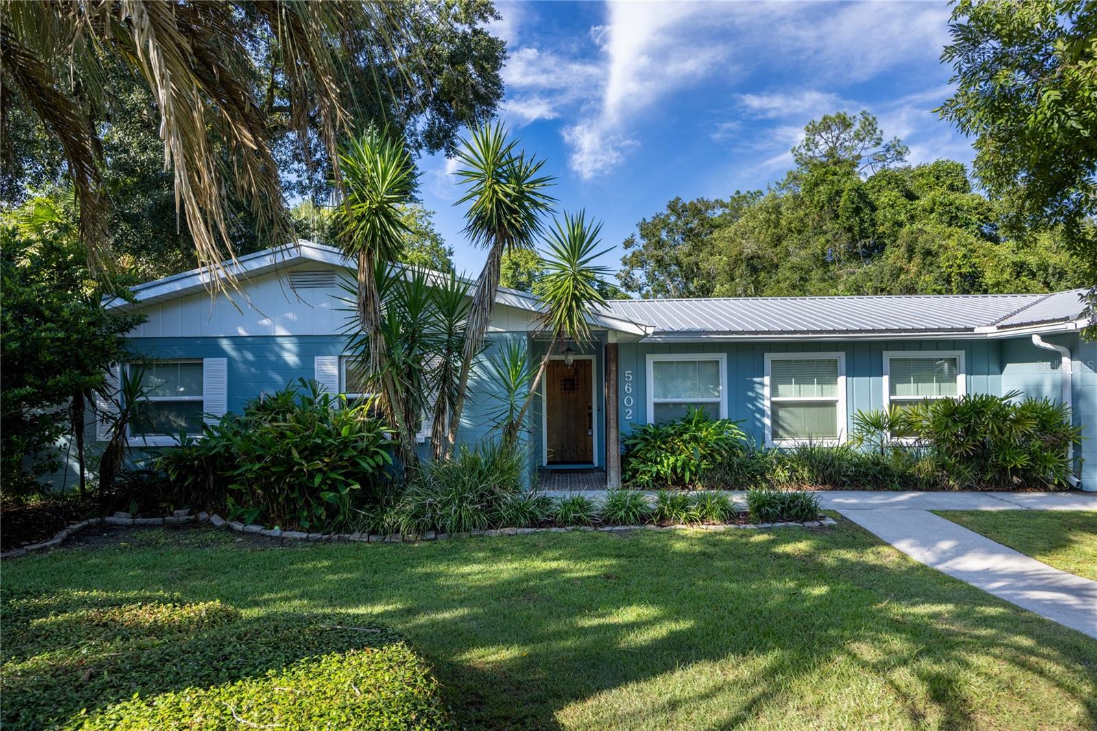 COUNTRY CLUB ESTATE MCINTOSH GRT - Residential