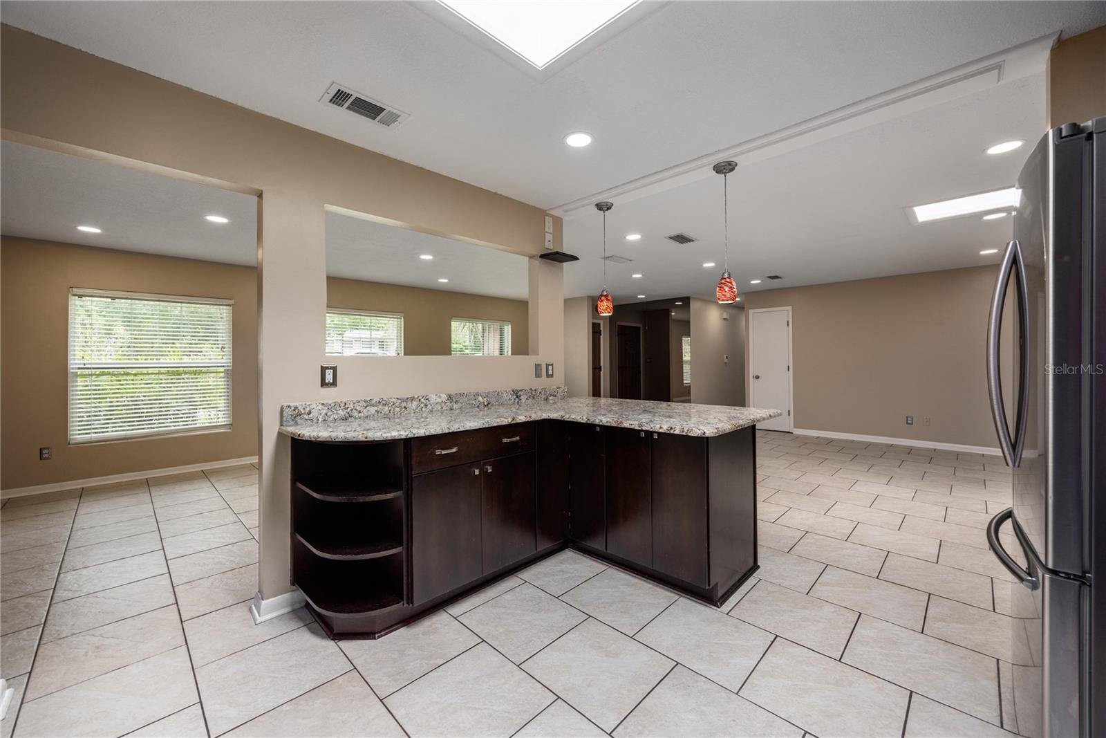 COUNTRY CLUB ESTATE MCINTOSH GRT - Residential