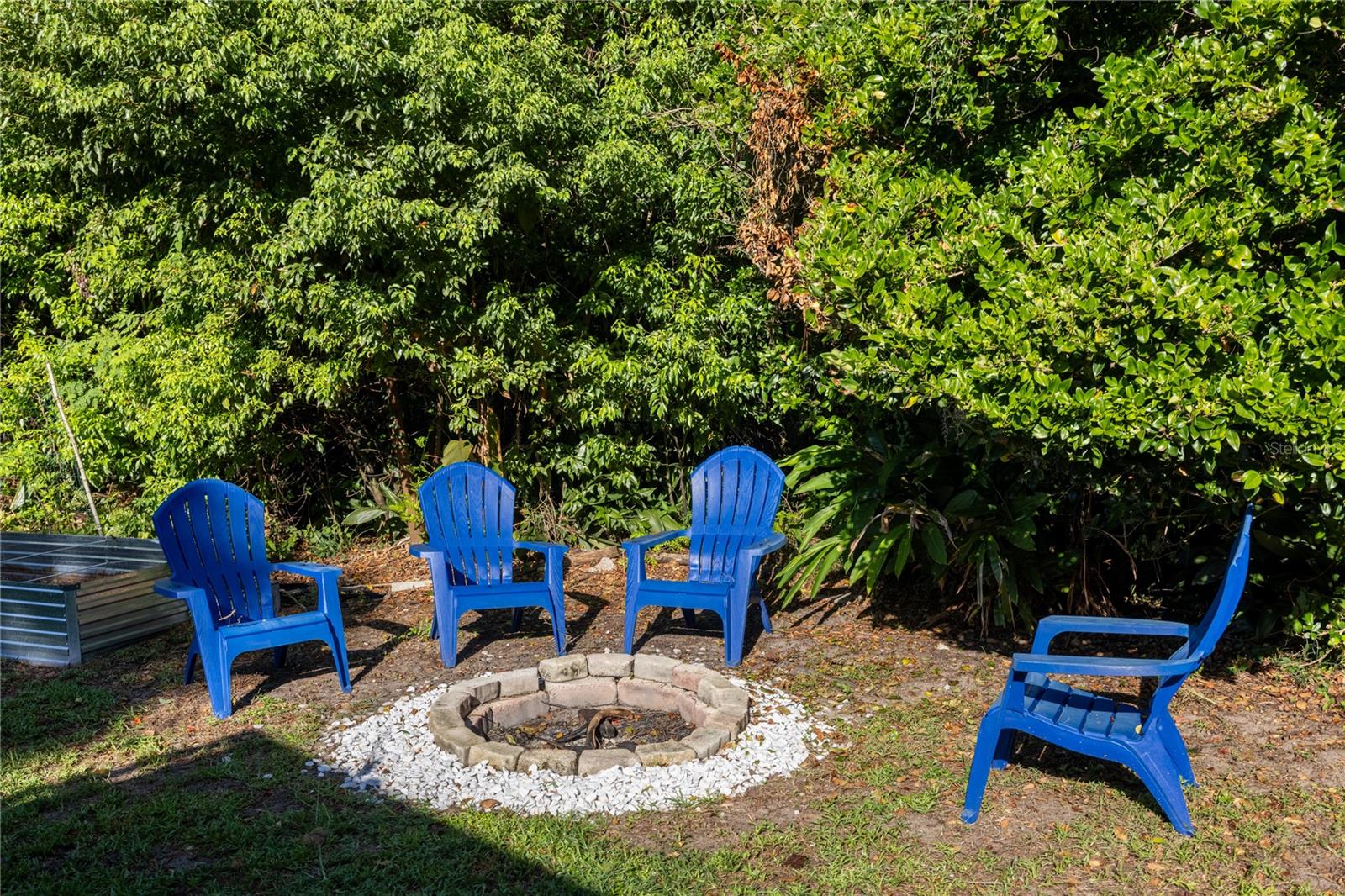 COUNTRY CLUB ESTATE MCINTOSH GRT - Residential