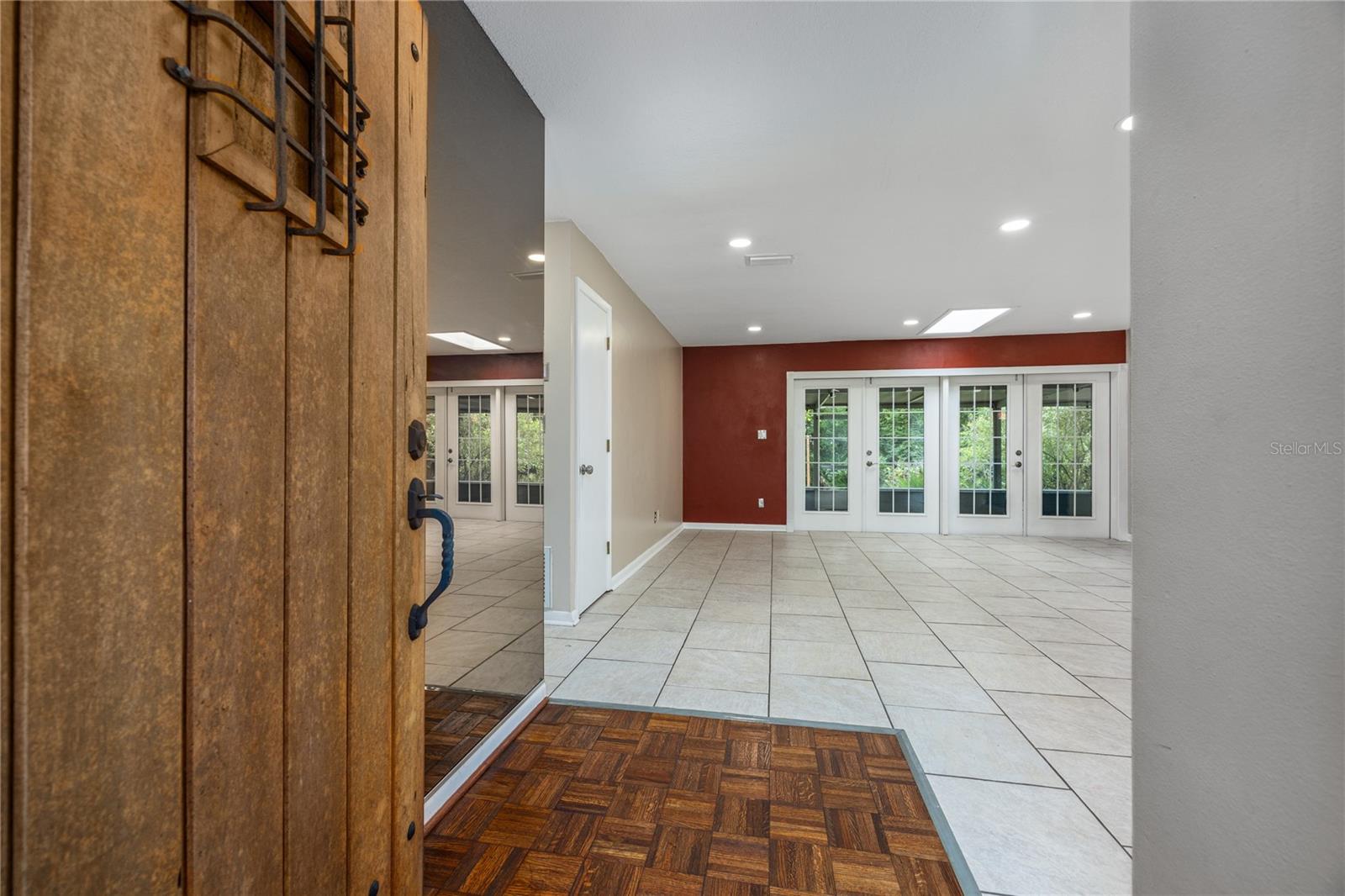 COUNTRY CLUB ESTATE MCINTOSH GRT - Residential