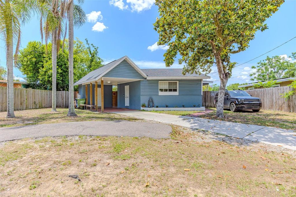 Photo of 10904 N 15th Street, Tampa, FL 33612 (MLS # TB8501716)